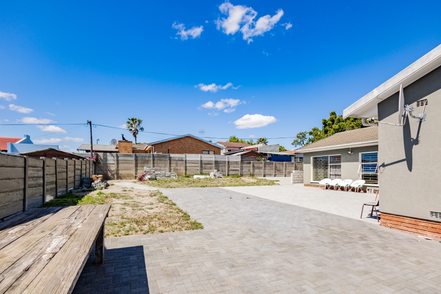3 Bedroom Property for Sale in St Dumas Western Cape